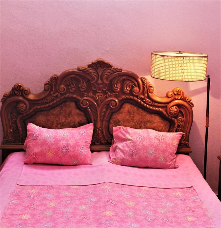 Guesthouse Medea On Pushkini 4 Kutaisi Bagian luar foto