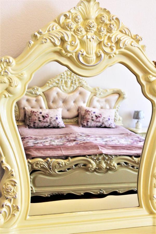 Guesthouse Medea On Pushkini 4 Kutaisi Bagian luar foto