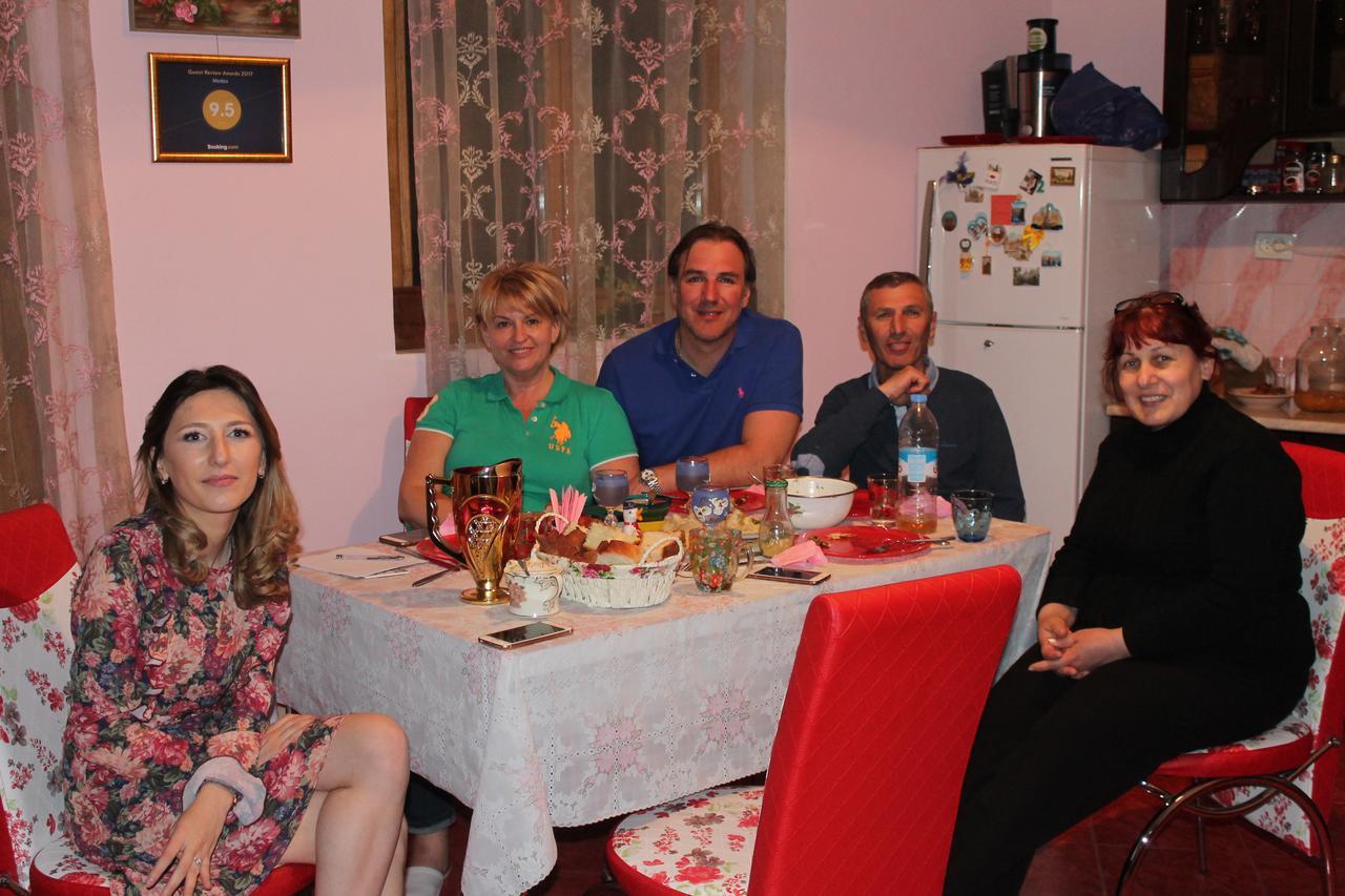 Guesthouse Medea On Pushkini 4 Kutaisi Bagian luar foto