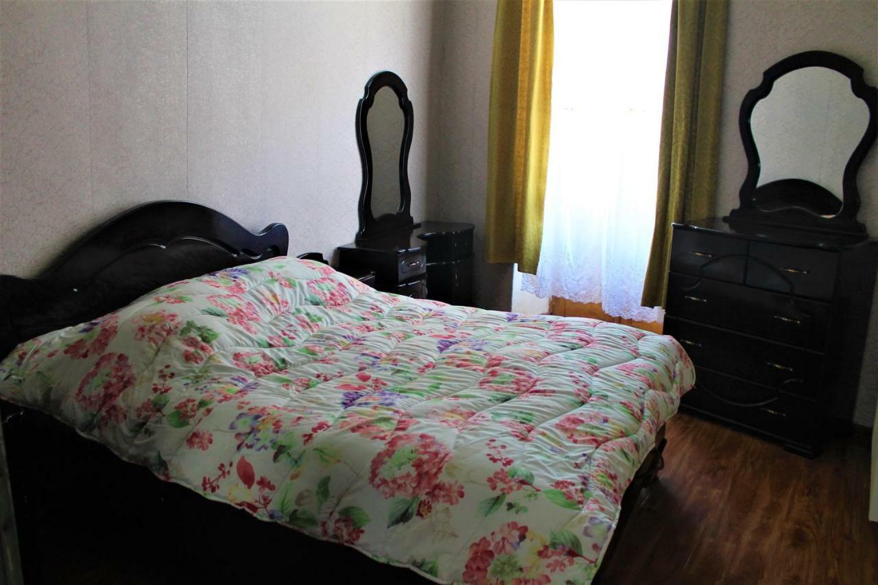 Guesthouse Medea On Pushkini 4 Kutaisi Bagian luar foto