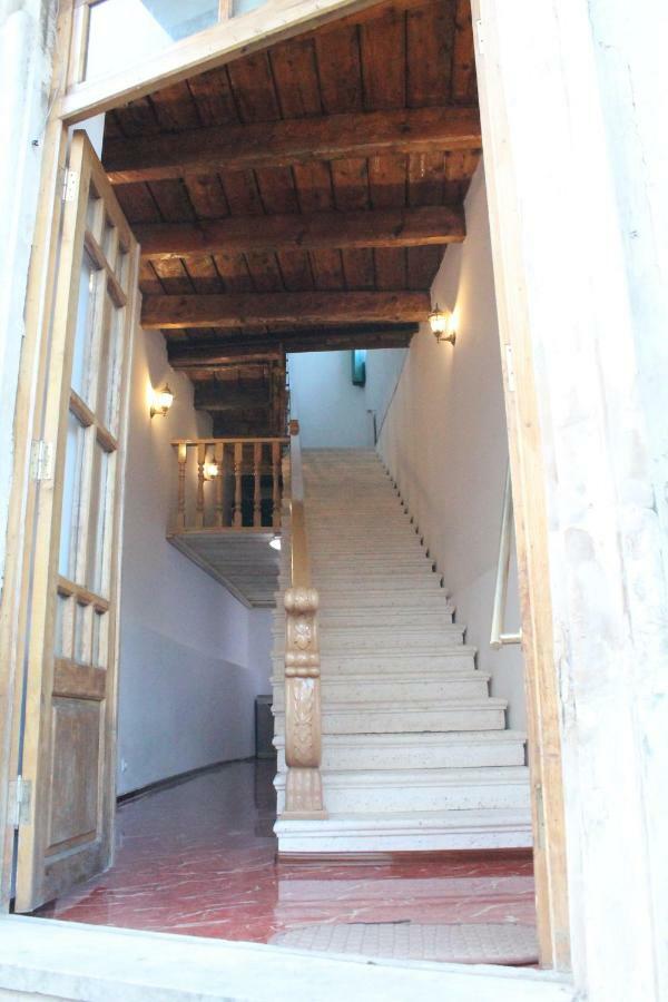 Guesthouse Medea On Pushkini 4 Kutaisi Bagian luar foto